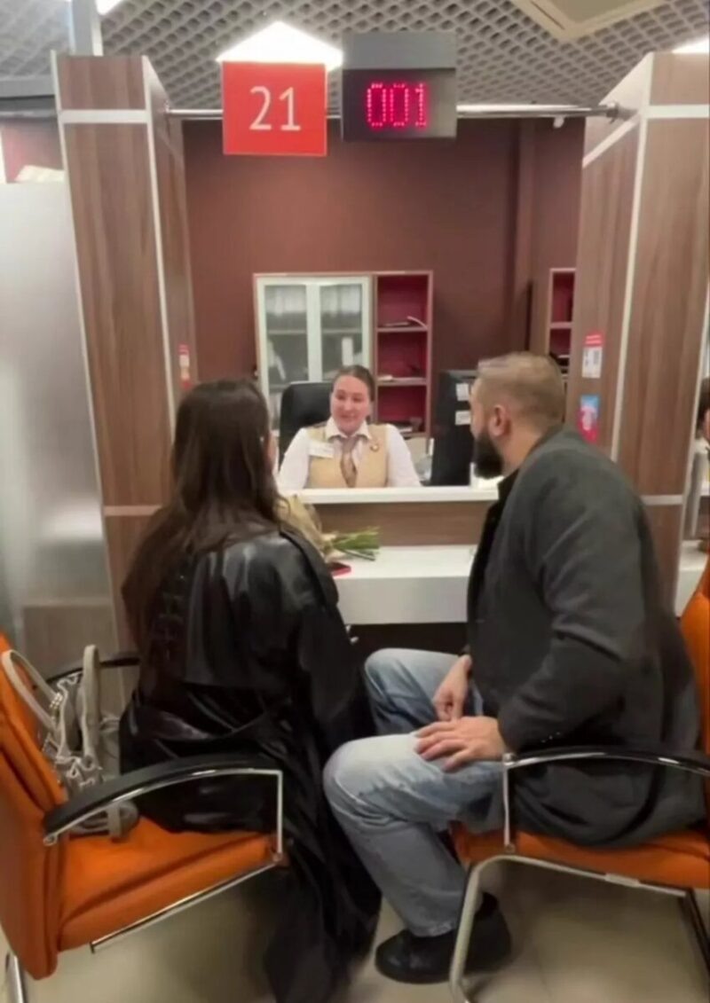    Счастливый момент: Наталья Фриске после тайной регистрации брака.