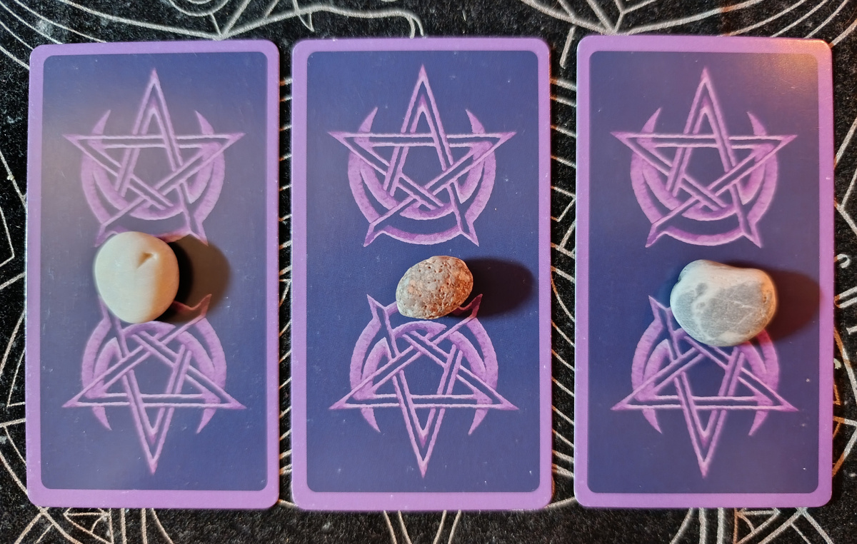 Расклад 💕 Что ваш партнёр хотел бы от вас? ❤️🔮 (три варианта)