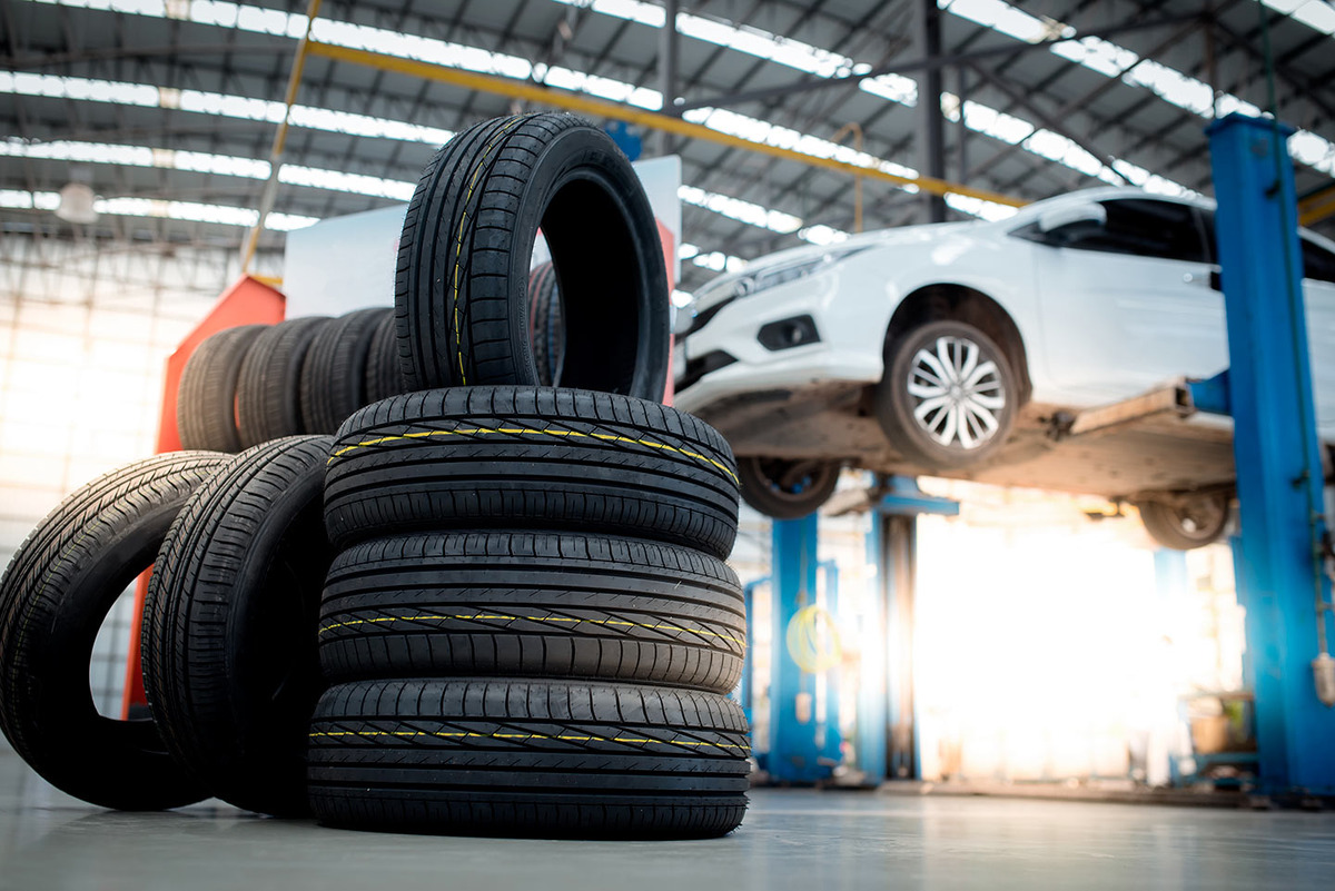 Shutterstock📷Согласно требованиями Технического регламента Таможенного союза, на шинах с шипами ездить можно с сентября по май.