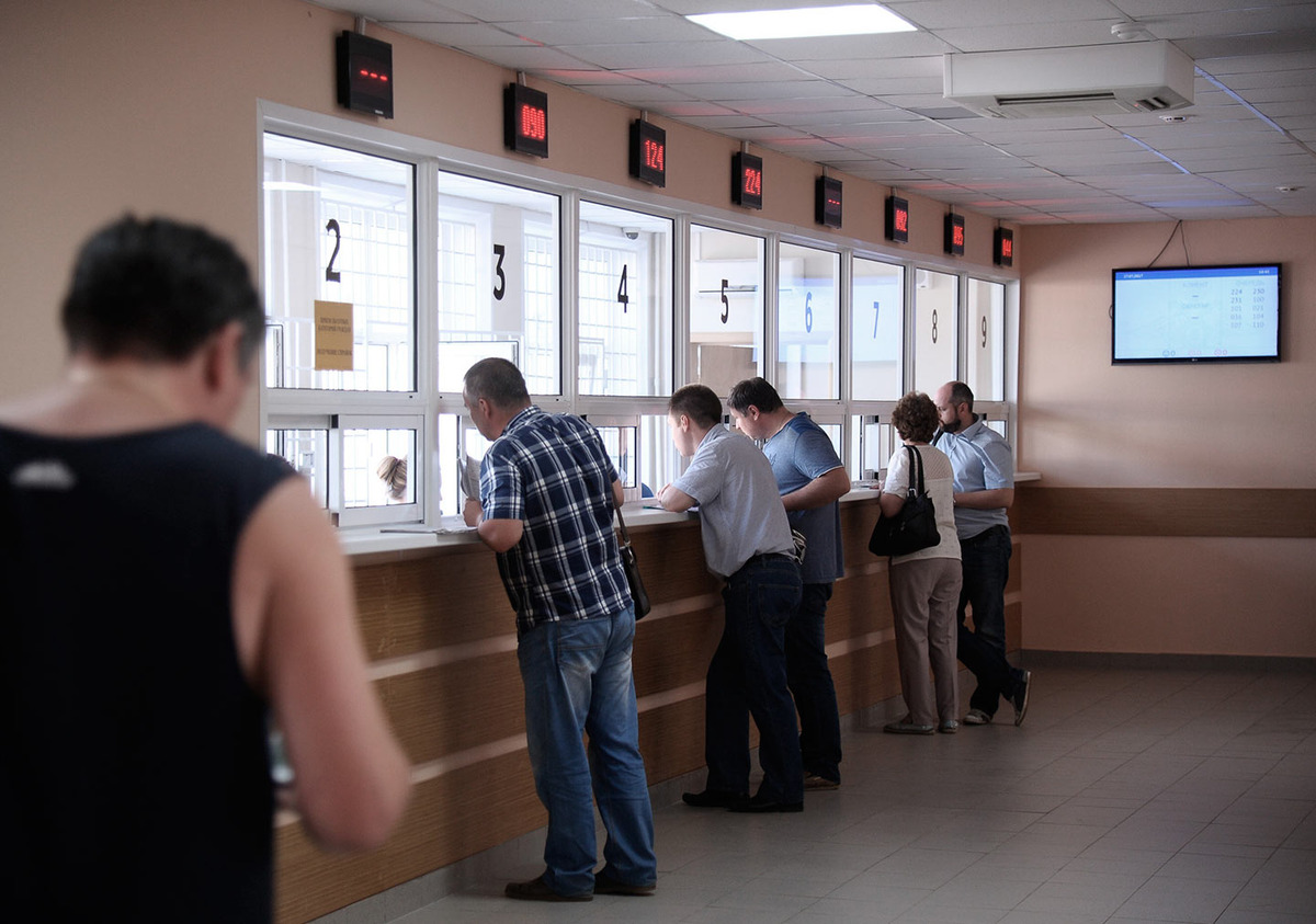 Александр Авилов / Агентство «Москва»📷Один из способов снять автомобиль с учета — обратиться в ГИБДД. Это может сделать сам владелец или доверенное лицо