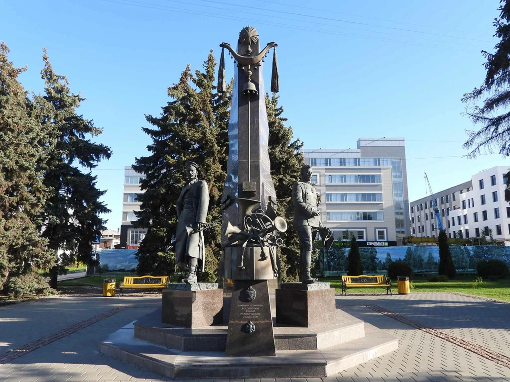 Памятник композиторам Василию Агапкину и Илье Шатрову