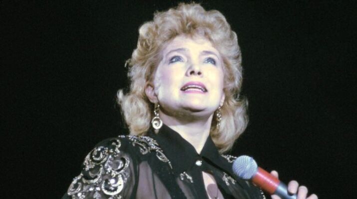 Александр влюбился в Екатерину Шаврину, когда увидел её в одной из телепрограмм