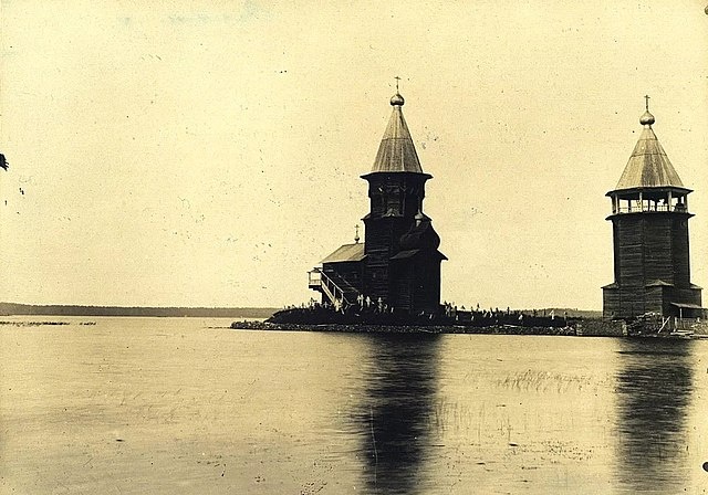 Древняя церковь в Кондопоге. Карелы. Республика Карелия, Кондопожский р-он (Петрозаводский уезд). 1899 г. Фото является общественным достоянием.