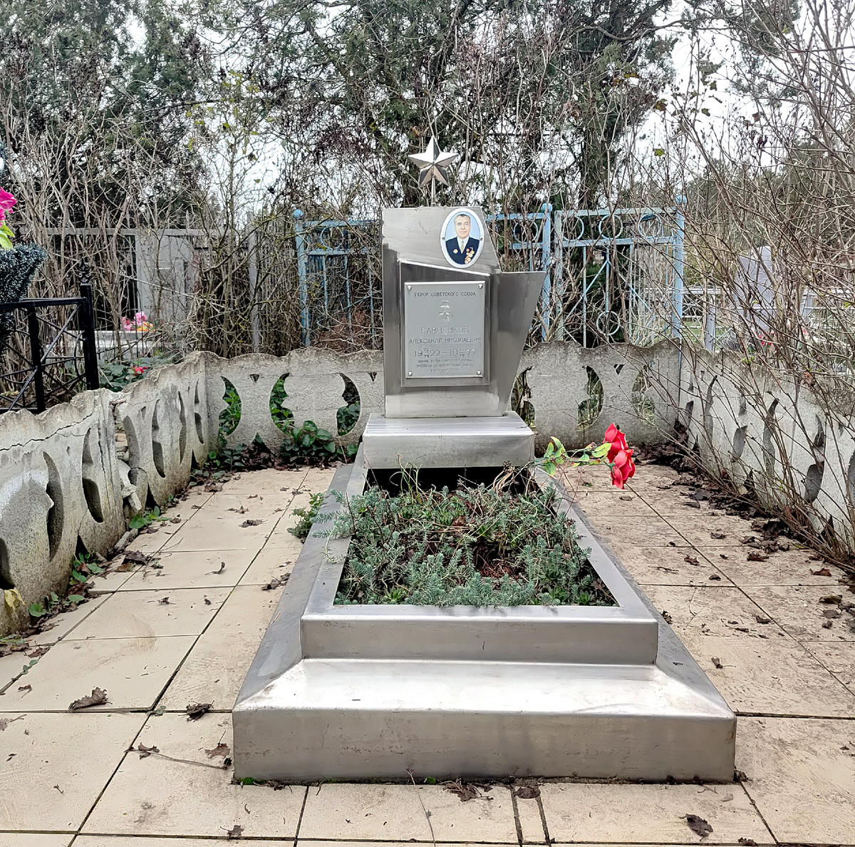 Герой Советского Союза
Савченков Александр Николаевич
22.07.1922 — 17.07.1977
Звание Героя Советского Союза
присвоено за форсирование Днепра
в сентябре 1943 г.