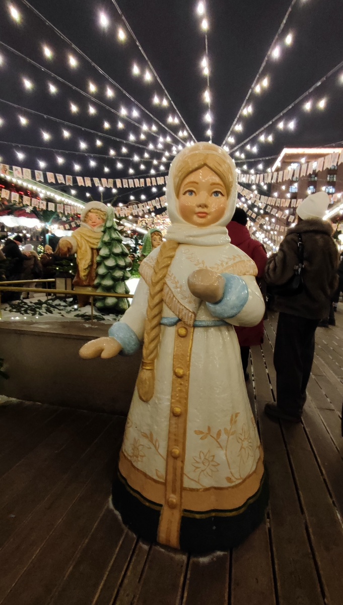 Фрагмент сказочной композиции на Манежной площади