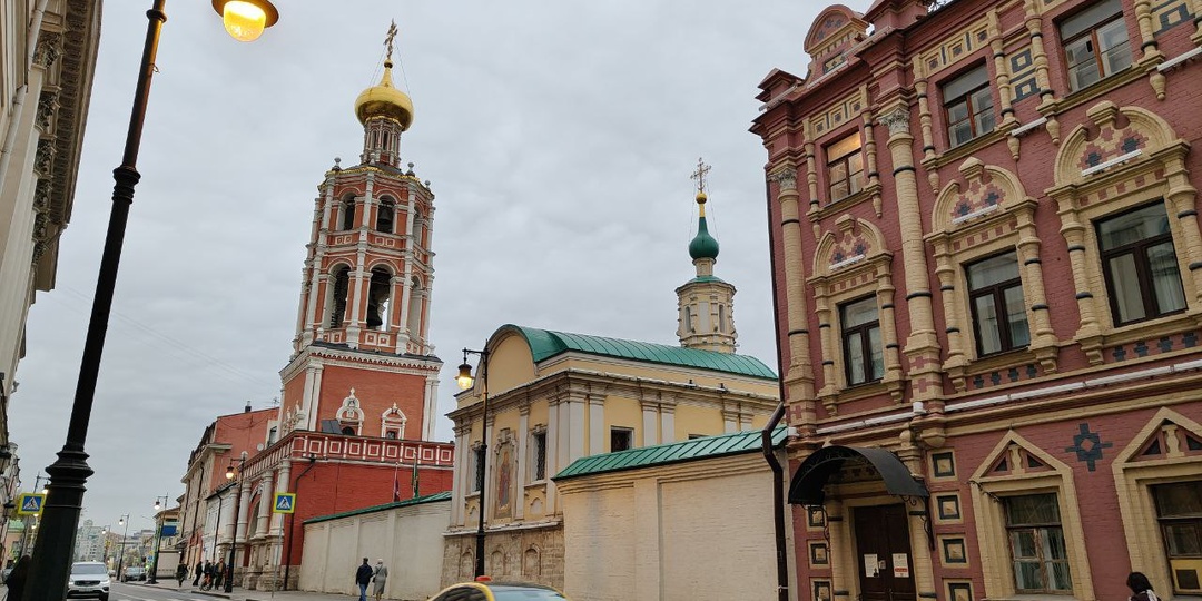 Высоко-Петровский монастырь - древняя обитель в сердце столицы