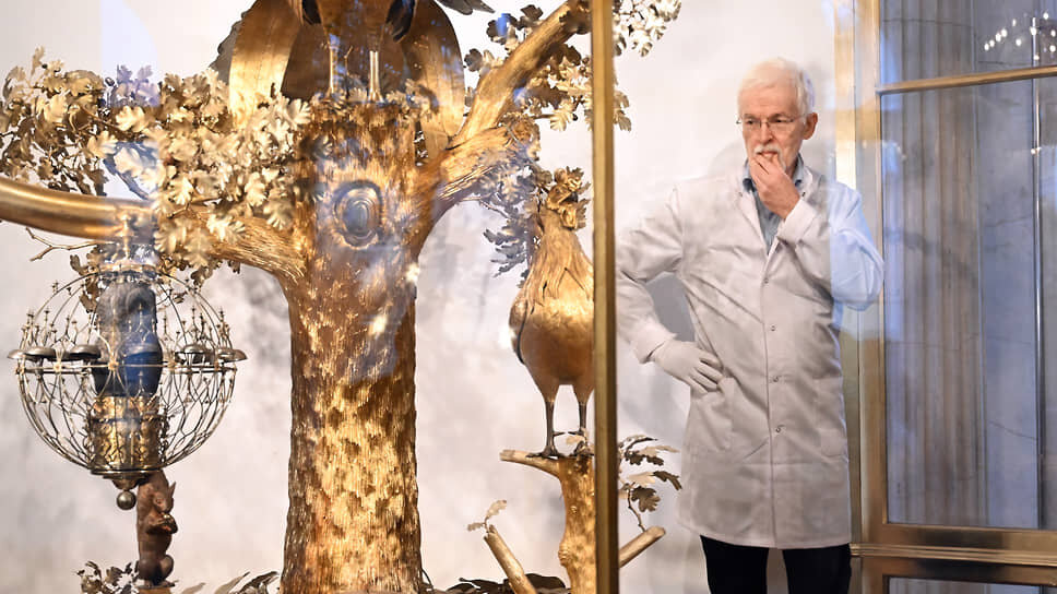 Часы «Павлин» зазвучали при появлении коллег-президентов в неурочное время.📷Фото: Дмитрий Азаров / Коммерсантъ