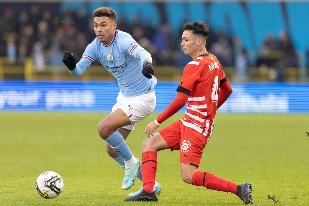    Морган Роджерс (слева) в товарищеском матче «Манчестер Сити» против «Жироны». Global Look Press