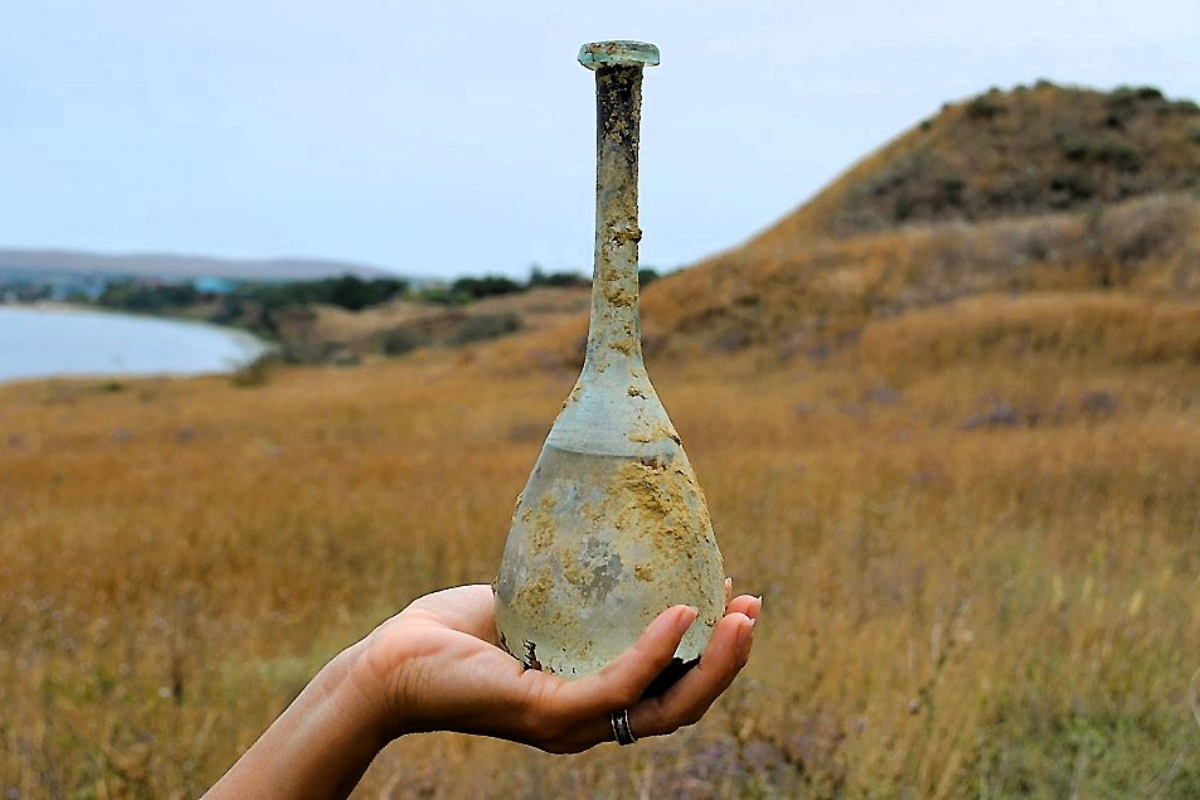 Ритуальный сосуд, найденный в захоронении воина II века на некрополе Фанагории. Фото сайта phanagoria.info