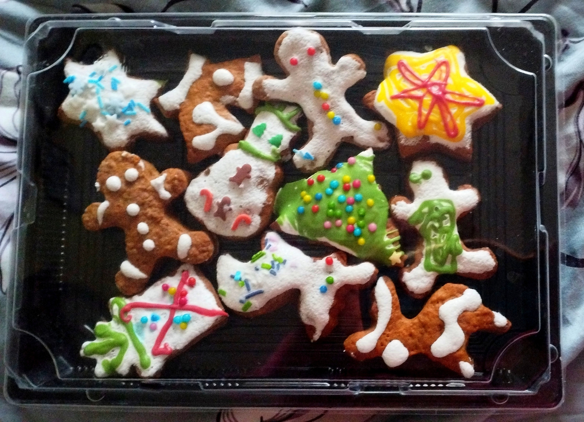 Прянички украшают внуки по-  своему. Фото личное 