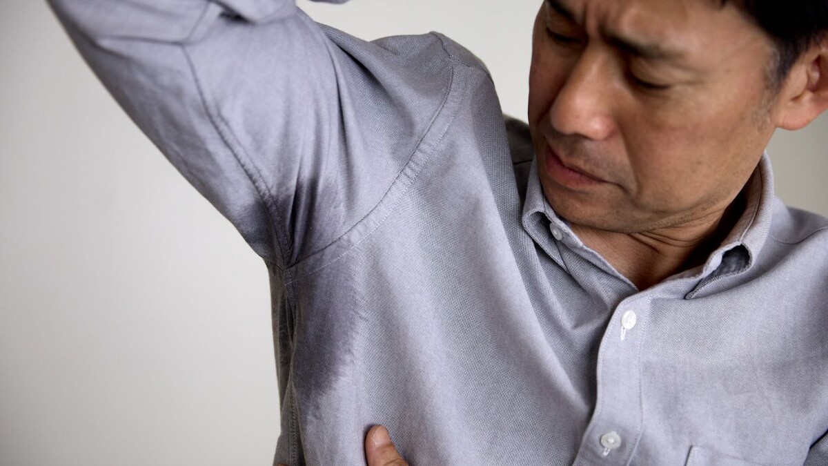 От йодного теста до запрета бани: честно о том, как проходят инъекции от потливости подмышек, ладоней и стоп 