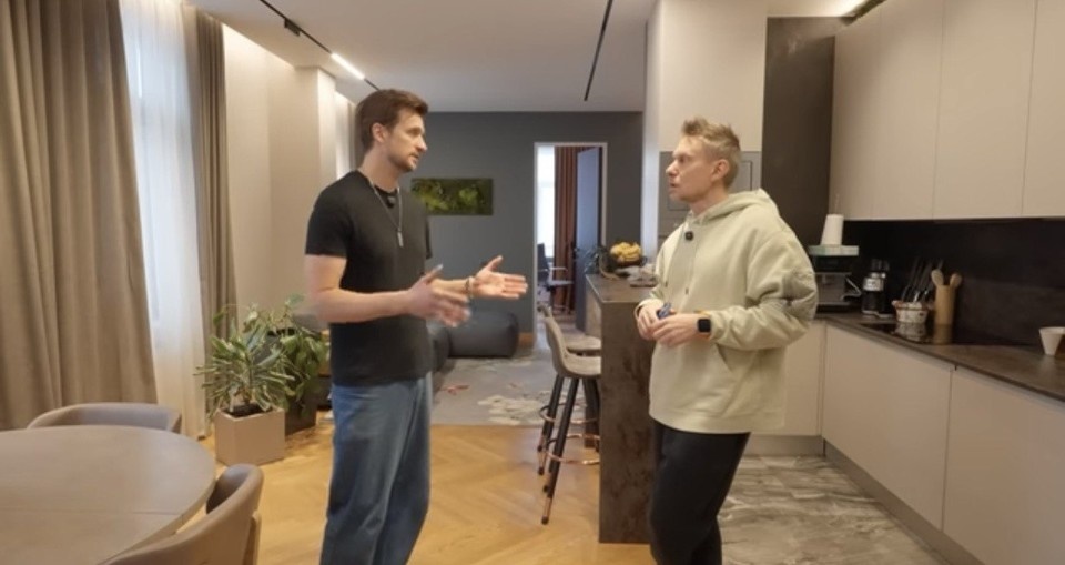    Колдун показал свою квартиру в Минске. Фото: скриншот с видео