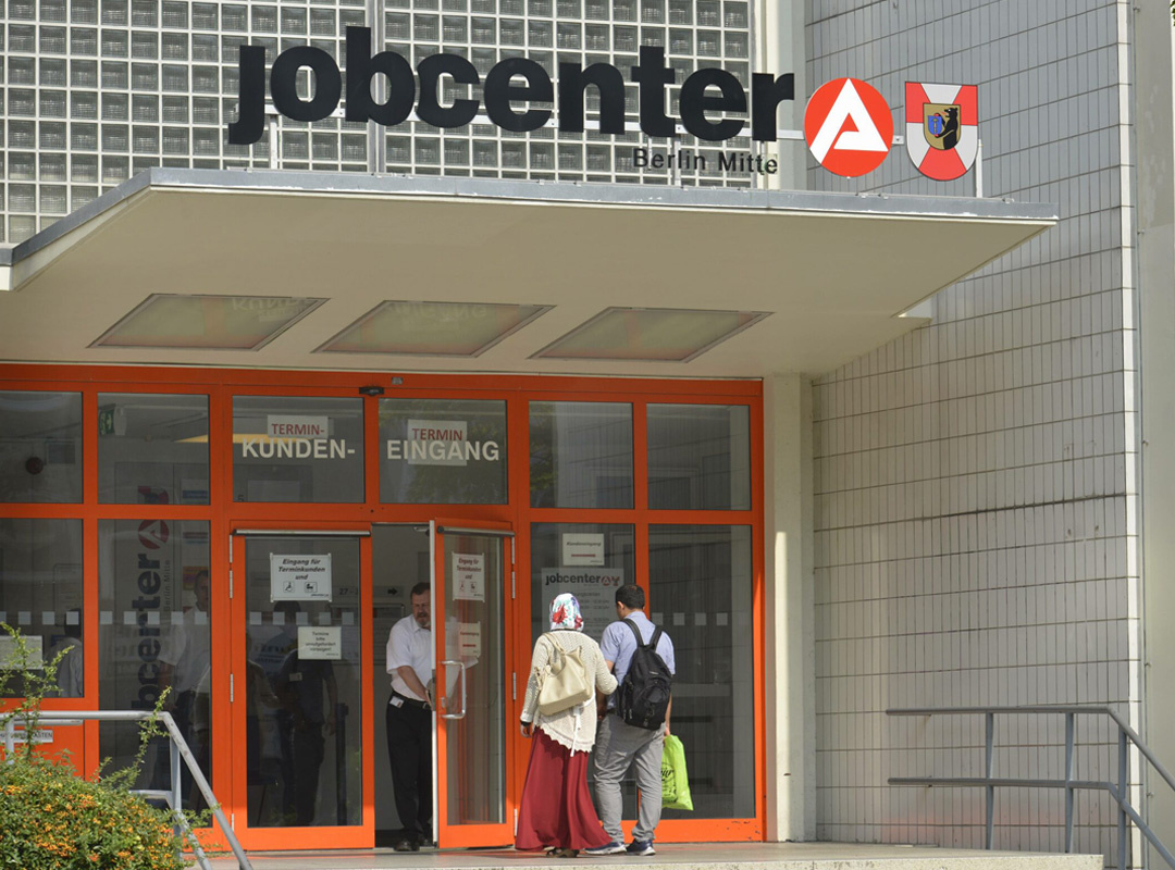 used image: Various Visitors enter JobCenter in Germany// Internet