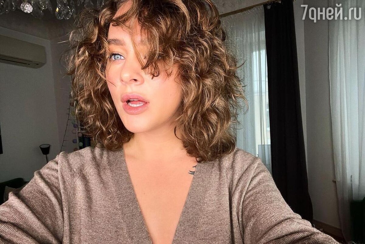    Аглая Тарасова Социальные сети