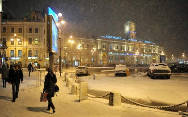 Санкт-Петербург. У Московского вокзала. Источник https://r1.mt.ru/r18/photo7B77/20279512977-0/jpg/bp.jpeg.