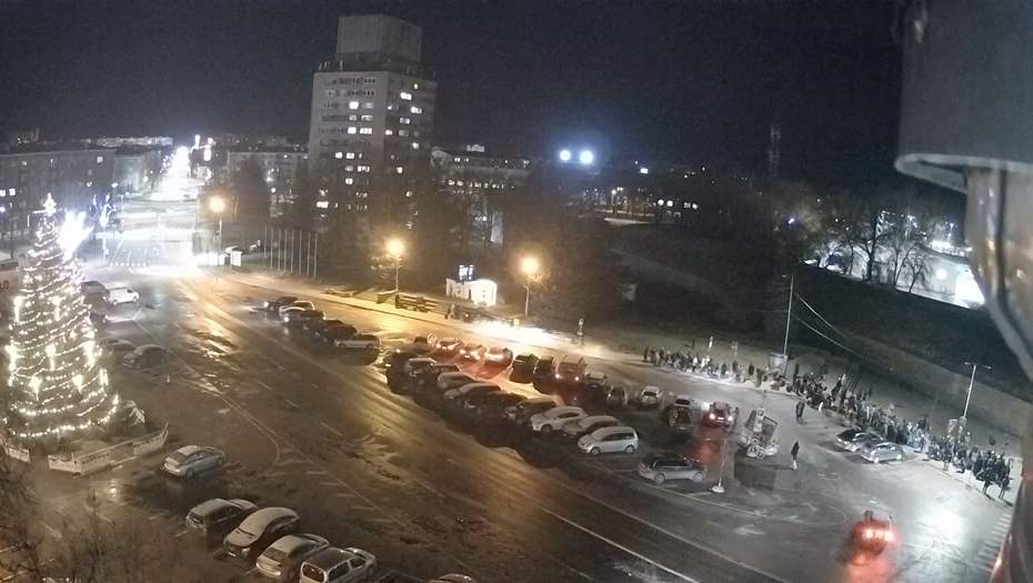 Автор фото: balticlivecam.com. Нарва, Эстония. Очередь к погранпереходу на границе с РФ 22 декабря 2025 года. Скринштот трансляции онлайн-камеры.