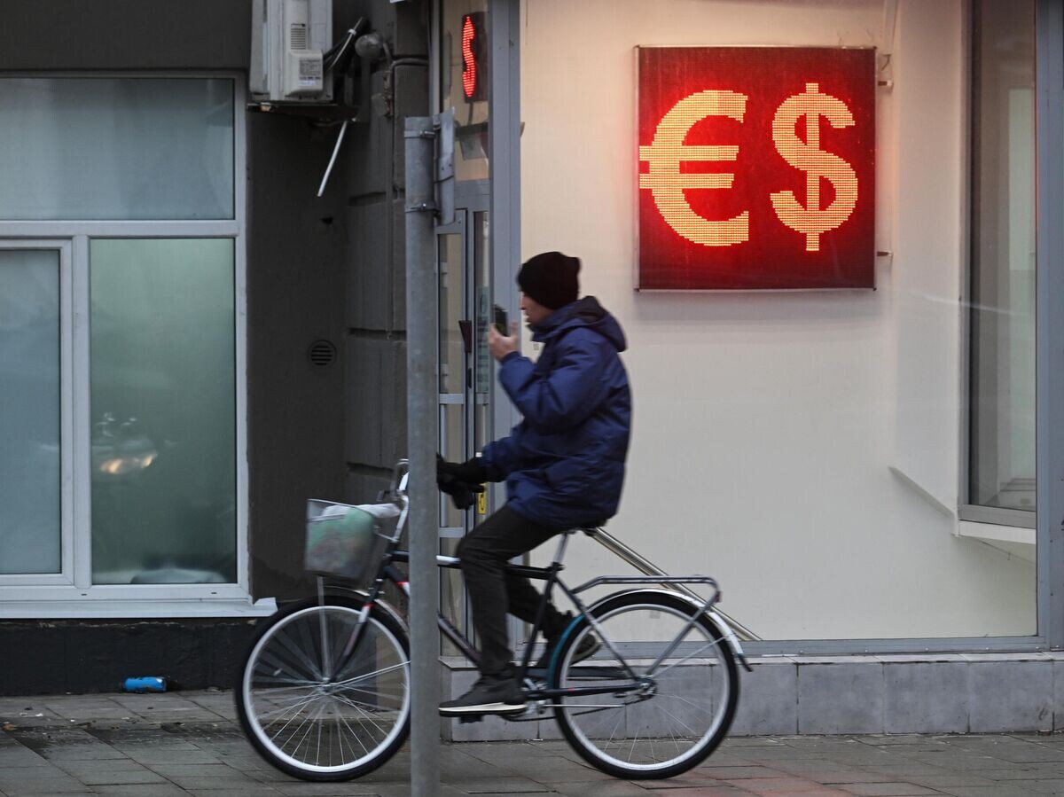    Пункт обмена валюты в Москве | © РИА Новости / Михаил Воскресенский