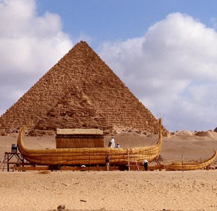 Верфь у подножия пирамиды