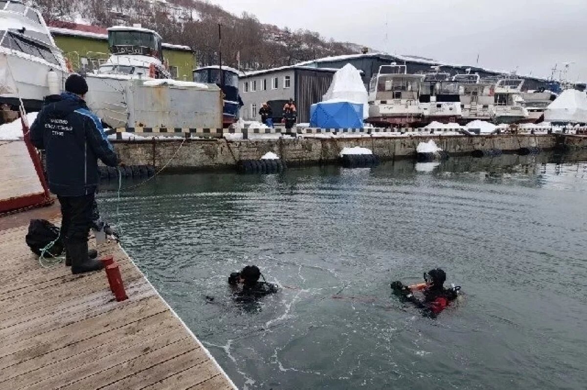    На Камчатке водолазы искали на стоянке катеров «затонувшие» судна