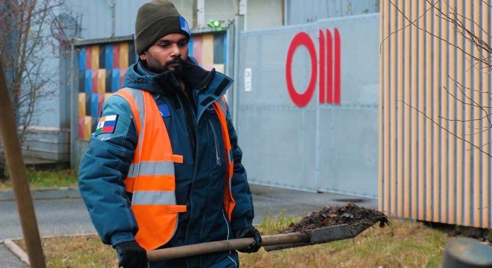 Дворникам из Индии создали очень хорошие условия.