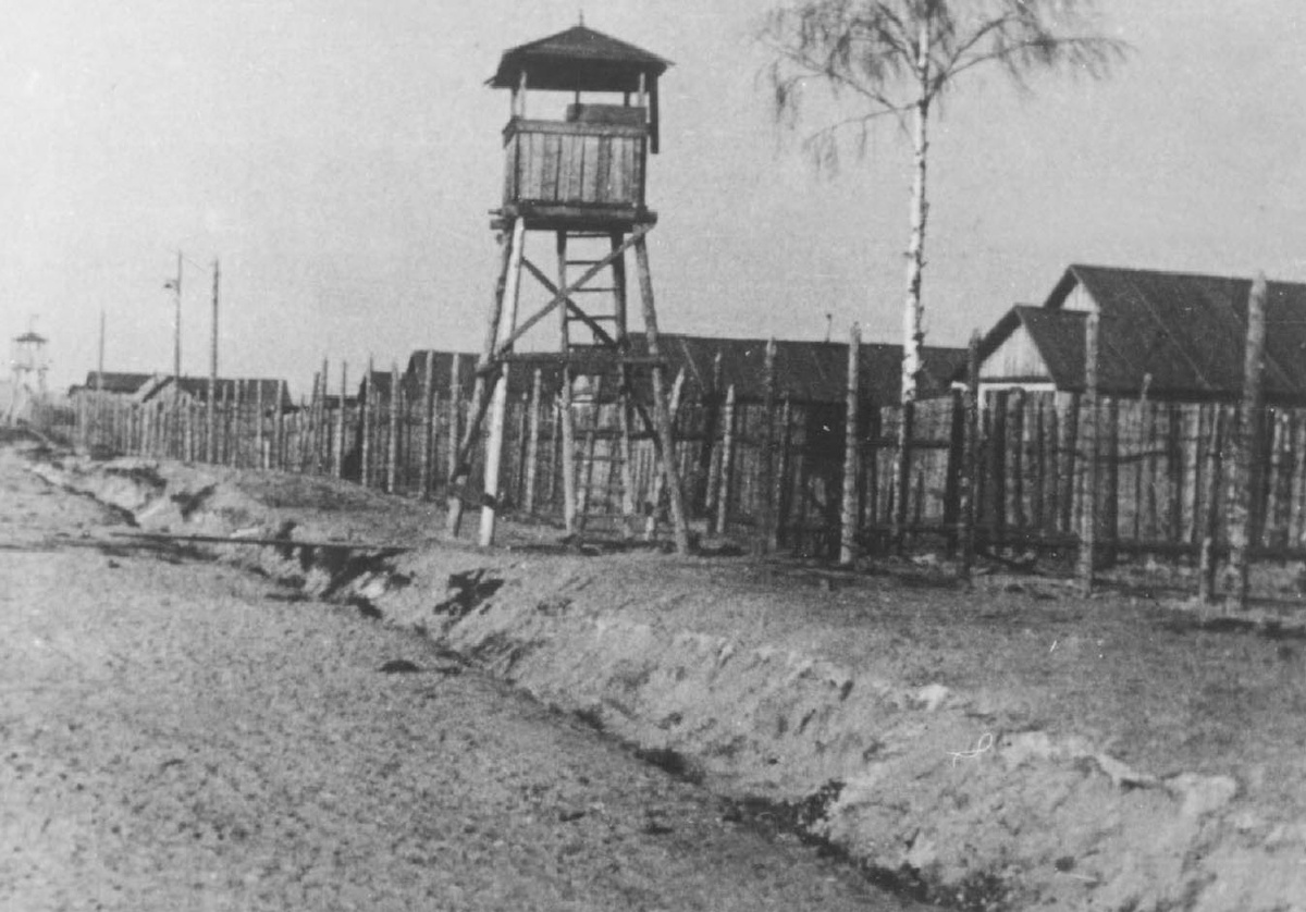 Лагерный пункт на трассе железной дороги Чум-Салехард-Игарка