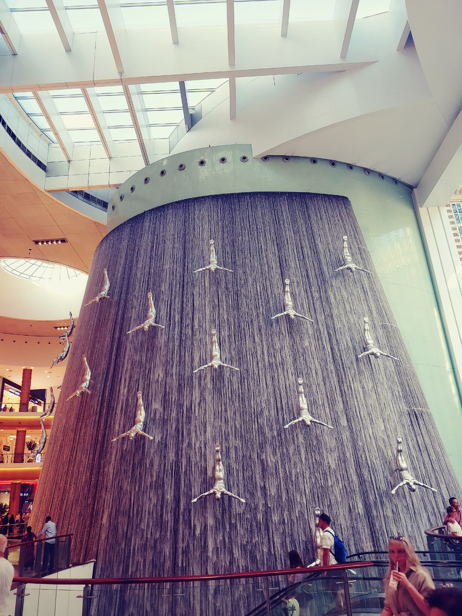 Водопад в Дубай Молле