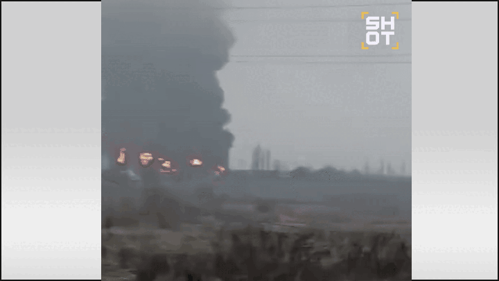    Уничтожение нефтеналивного терминала в порту Южный аукнется всей так называемой Украине. Источник: ТГ-канал SHOT