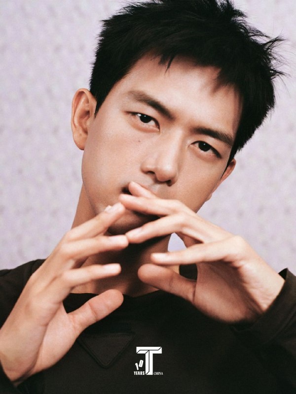 Актёр Ли Сянь. Листайте галерею...