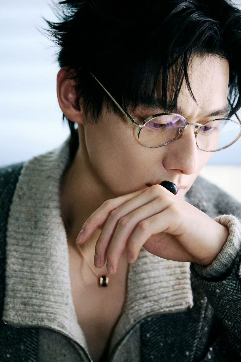 Актёр Ван Чжочэн. Листайте галерею...