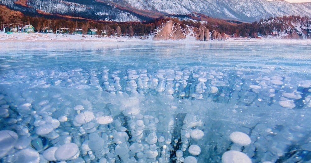 Замерзшие пузыри на Байкале