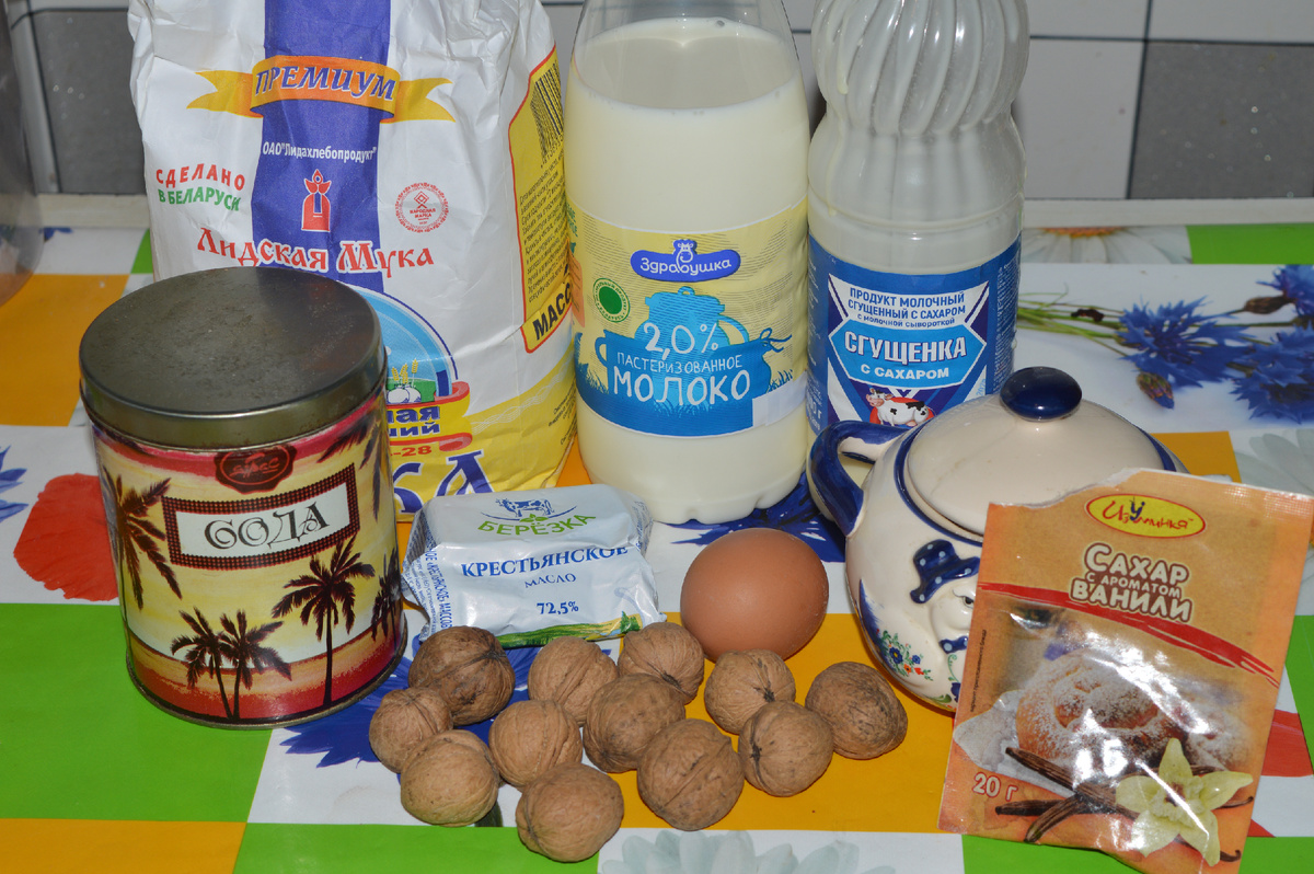 Торт муравейник. Шаг 1. Фото: канал Три рецепта.