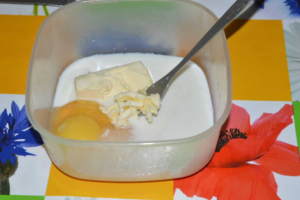 Торт муравейник. Шаг 2. Фото: канал Три рецепта.