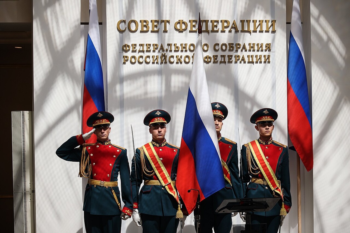 Караул военнослужащих на торжественной церемонии Совета Федерации

