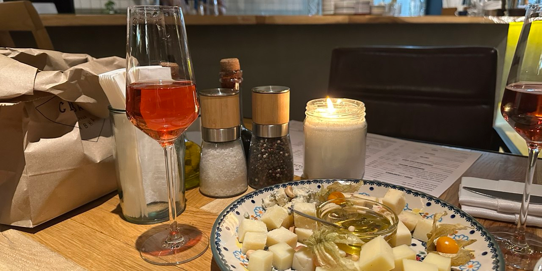 Молодой человек пригласил в ресторан: "Сыроварня"в Ростове-на-Дону