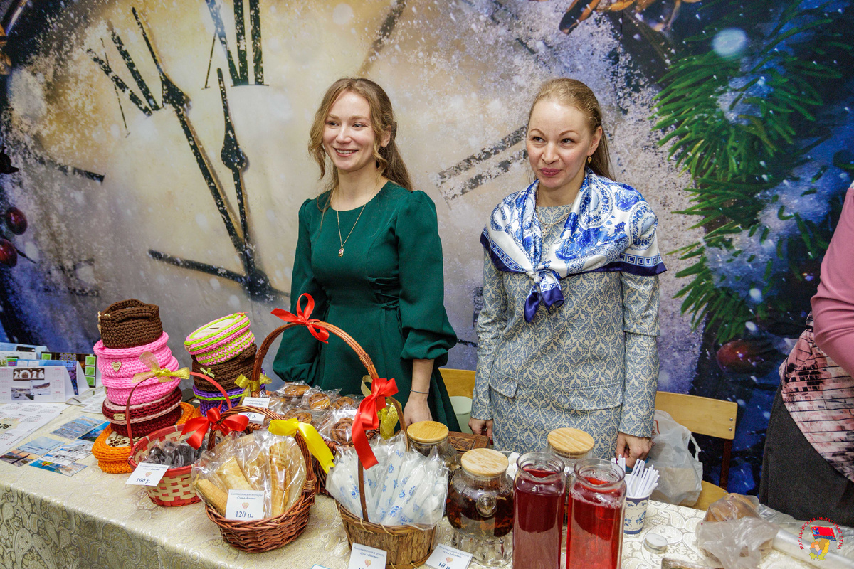 Благотворительная ярмарка / Фото: сайт Магаданской областной Думы