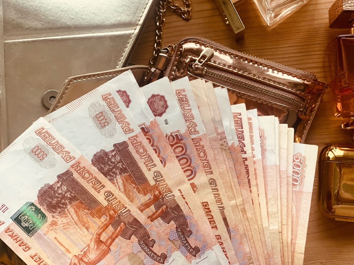 С любовью к каждому ,Наташа Эльберг- более 25 лет непрерывно практикующий энергопсихолог, кризисный психолог, синестет, автор книг-бестселлеров , автор методики ментальной трансформации и коррекции любых жизненных ситуаций с помощью специальных энергетических практик. Автор - мастер энергетического таро