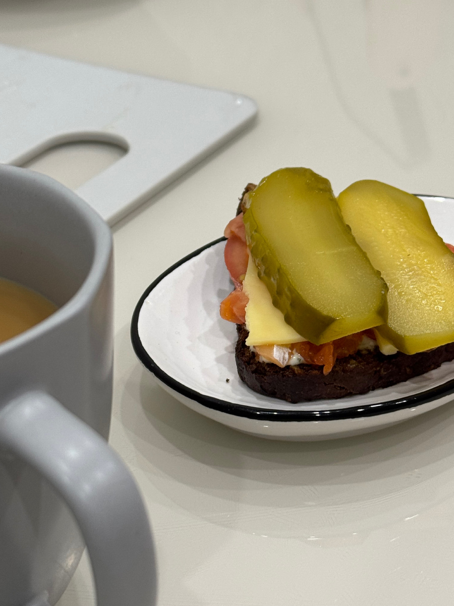 Это мой идеальный завтрак: кофе и брускетты 