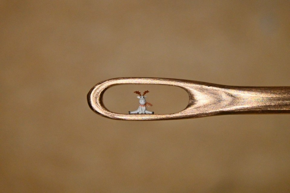    Лосика микроминиатюрист сделал специально для жены. Фото: Владимир Анискин