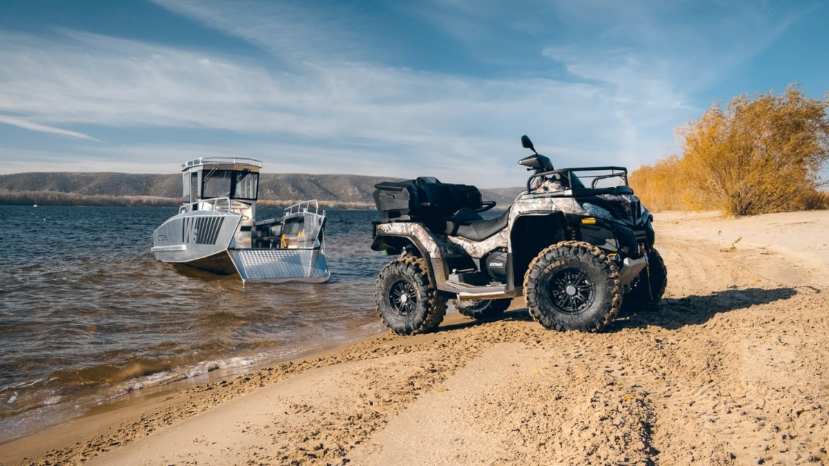 Просторная палуба позволит вам перевезти даже квадроцикл