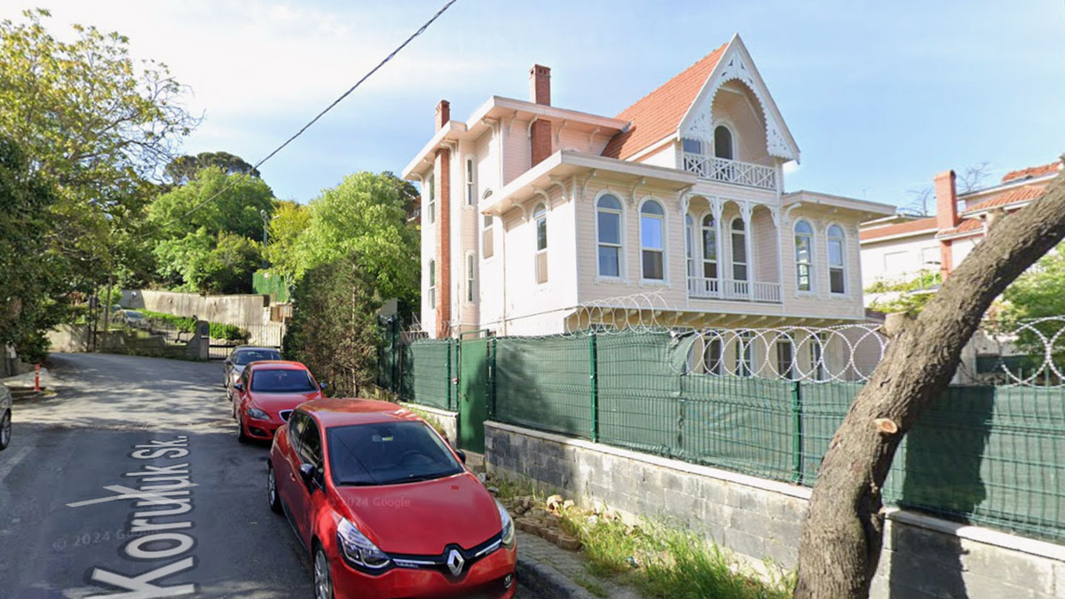 Вид на особняк с улицы Koruluk. Фото Google карты
