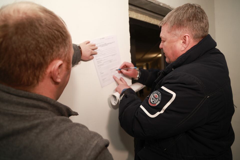    Вручение ключей от квартир в доме на ул. Папанинцев, 143/145 . Источник: Олег Укладов