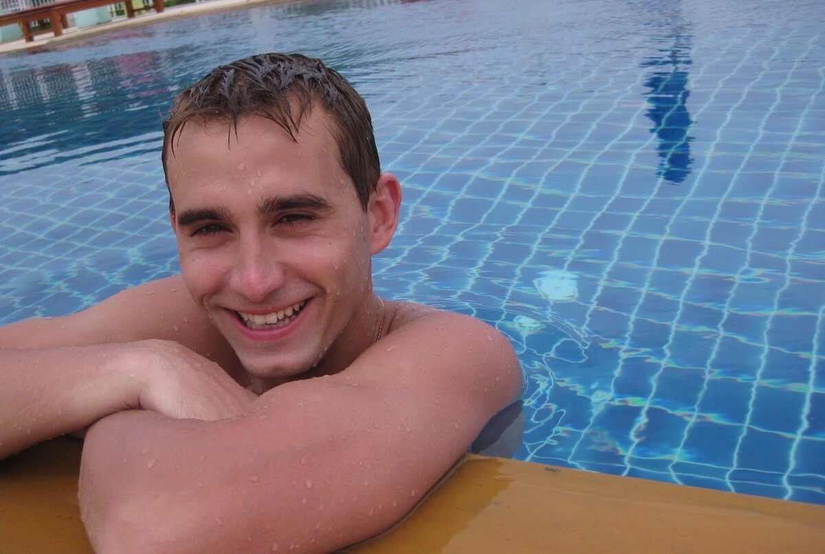 любимый муж в бассейне отеля Botany Beach Resort 3*