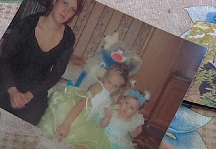 Убийцы задушили всю семью - 28 летнюю Анну 6-летнюю Полю и годовалую Варю