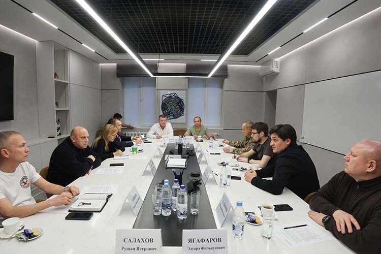    На очередном круглом столе «БИЗНЕС Online», посвященном гуманитарным вопросам в период СВО, рассказали, как трансформировались потребности фронта за последние месяцы.   
Фото: Андрей Титов