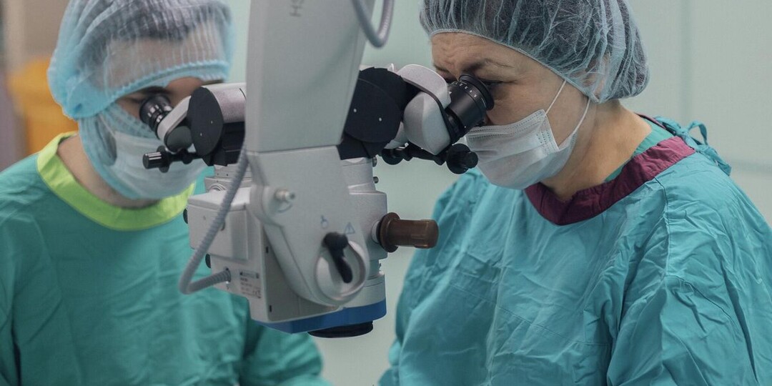 «Впервые увидел жену»: как в Боткинской больнице возвращают зрение