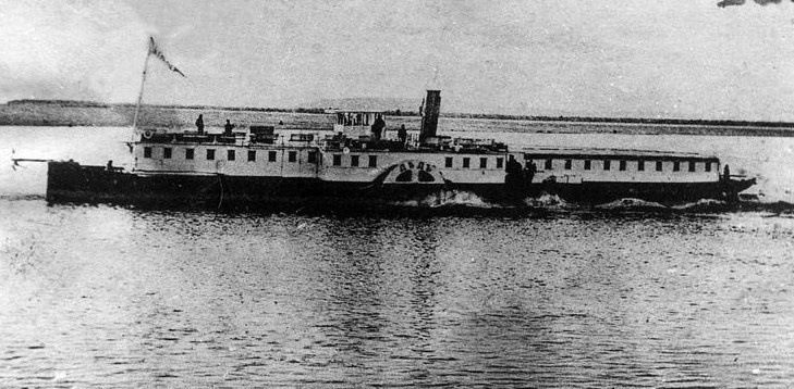 Вот на таком колесном пароходе начинал свою карьеру будущий капитан Рушан Гайнуллин. В пароходстве было два однотипных судна — «Отец и «Дед». В архивах сохранилось только фото «Деда».