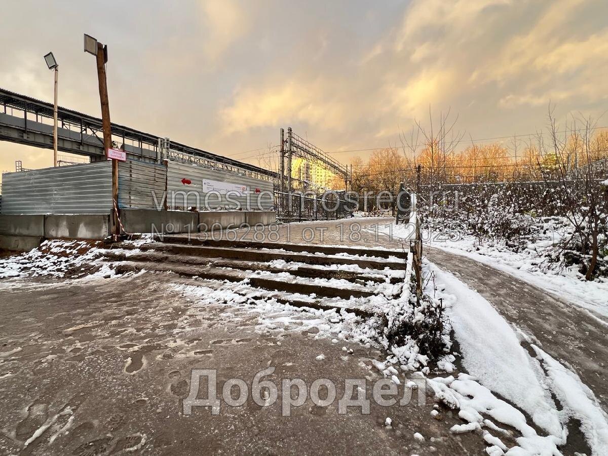 Дорогая от платформы Левобережная (на Москву) к надземному переходу