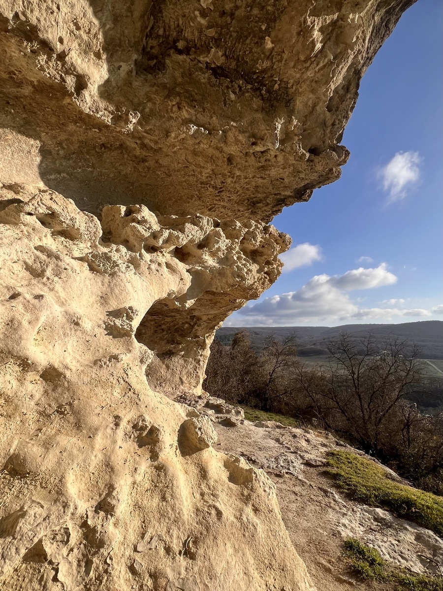 Обрывы известняков Внутренней гряды крымских гор