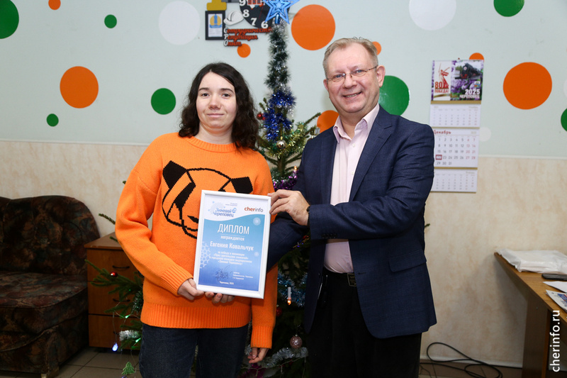    На конкурс видеороликов работы прислали 30 авторов. Первое место и 50 тысяч рублей выиграл Кирилл Устьян с видео "Взрослым нужны чудеса".