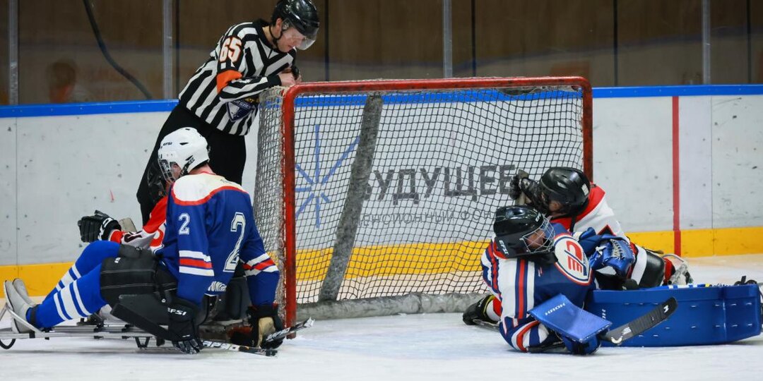 В Челябинске состоялся первый чемпионат области по следж-хоккею